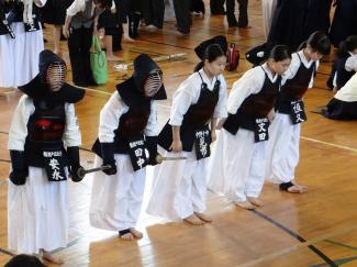 中学剣道部は第三位に入賞し都大会に進出します！