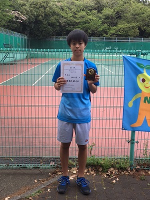 中学２年生の生徒がテニスの試合で準優勝しました！