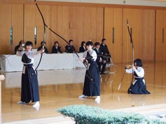 弓道部が東京都弓道連盟第三地区の第２９回中学高校弓道大会に出場しました