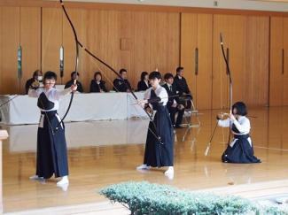 弓道部が東京都弓道連盟第三地区の第２９回中学高校弓道大会に出場しました