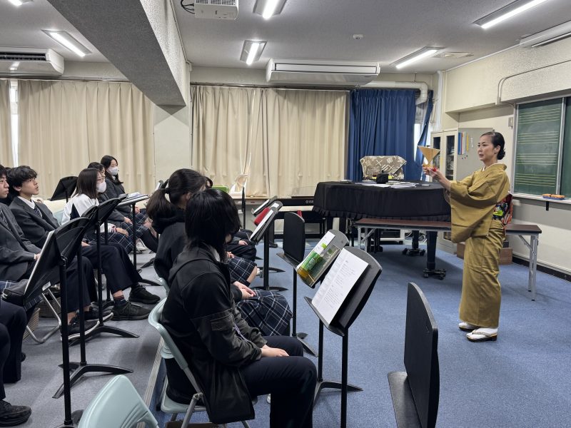 中3音楽】薩摩琵琶の授業でした！ | 新渡戸文化中学校・高等学校